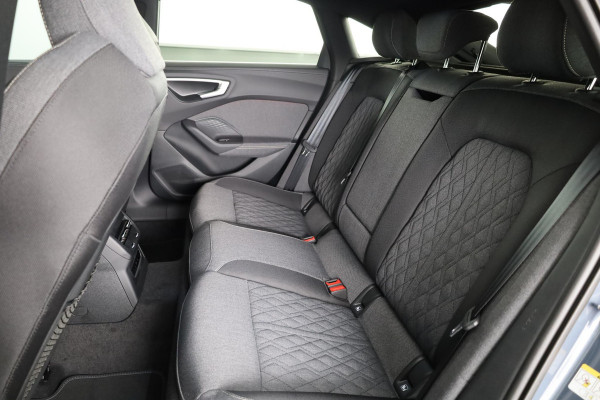 Audi A5 2.0 e-hybrid quattro S edition omgevingscamera's, adaptive cruise control, led achterlichten, privacy glass, optiek pakket zwart plus