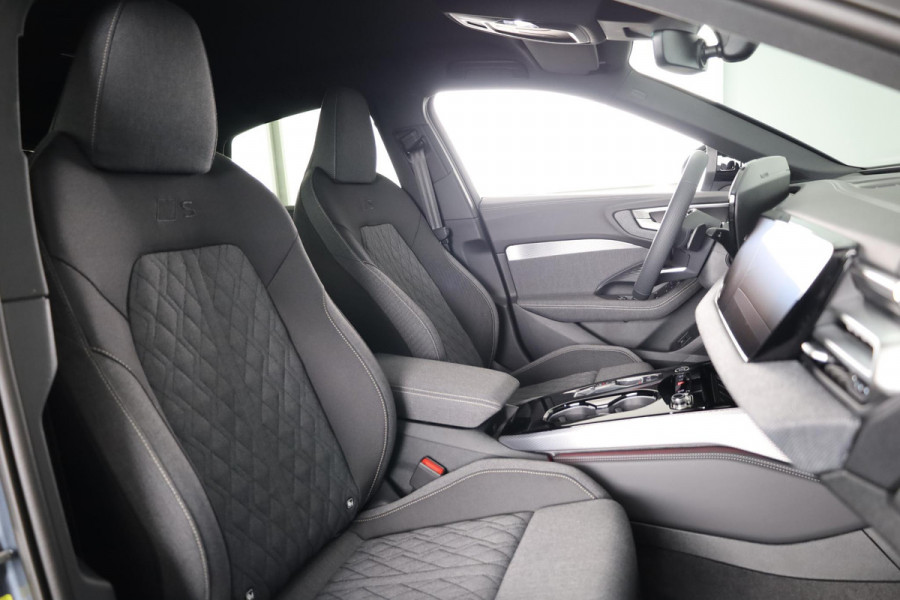Audi A5 2.0 e-hybrid quattro S edition omgevingscamera's, adaptive cruise control, led achterlichten, privacy glass, optiek pakket zwart plus