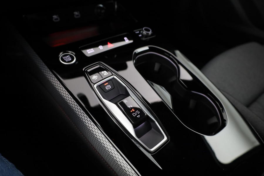 Audi A5 2.0 e-hybrid quattro S edition omgevingscamera's, adaptive cruise control, led achterlichten, privacy glass, optiek pakket zwart plus