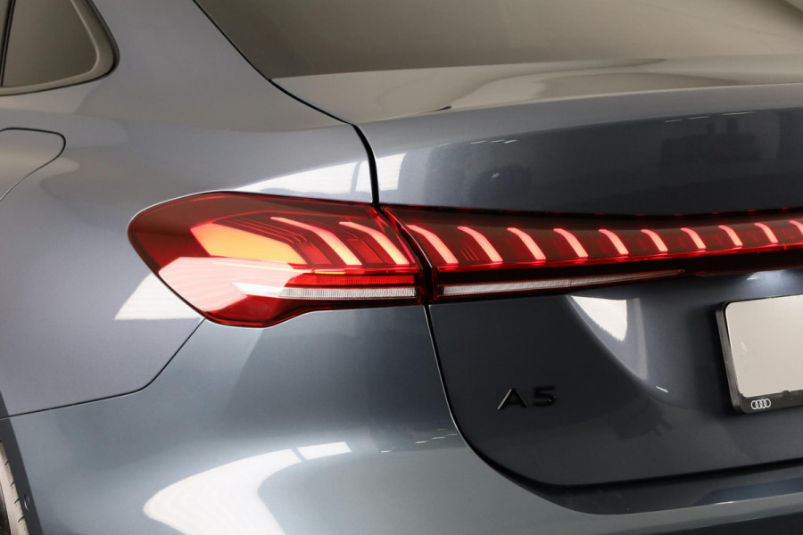 Audi A5 2.0 e-hybrid quattro S edition omgevingscamera's, adaptive cruise control, led achterlichten, privacy glass, optiek pakket zwart plus