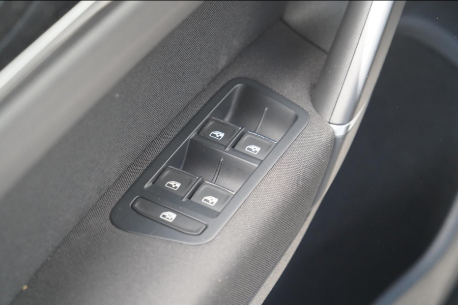 Volkswagen Golf Sportsvan 1.4 TSI Highline / Navi / Park Pilot / Bluetooth / Led / Vol opties / 87dkm!
