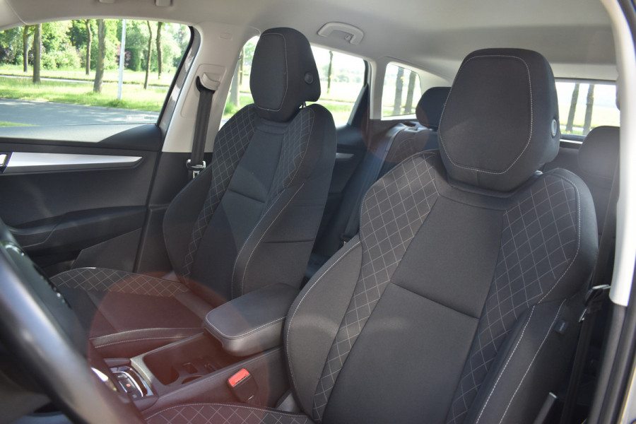 Škoda Karoq 1.5 TSI ACT Ambition Business / Trekhaak / PDC v+a / Carplay / Navigatie