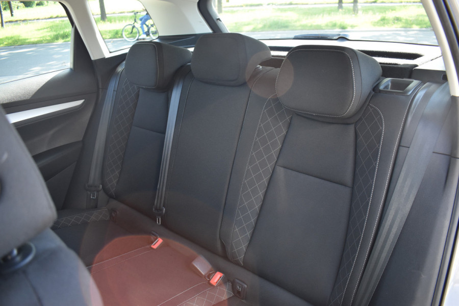 Škoda Karoq 1.5 TSI ACT Ambition Business / Trekhaak / PDC v+a / Carplay / Navigatie