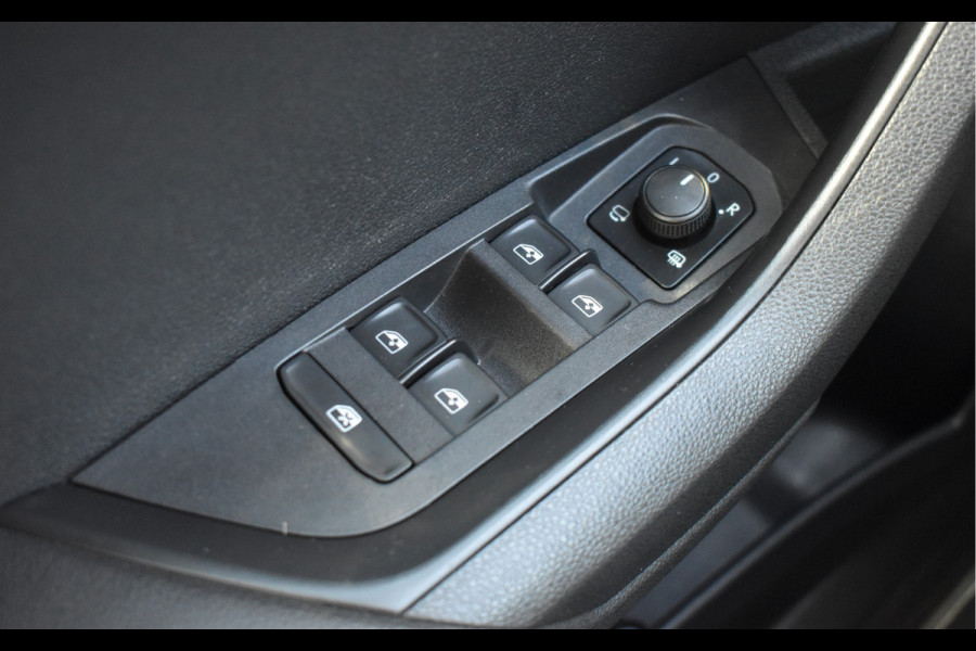 Škoda Karoq 1.5 TSI ACT Ambition Business / Trekhaak / PDC v+a / Carplay / Navigatie