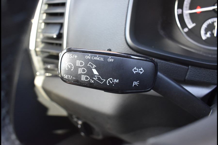 Škoda Karoq 1.5 TSI ACT Ambition Business / Trekhaak / PDC v+a / Carplay / Navigatie