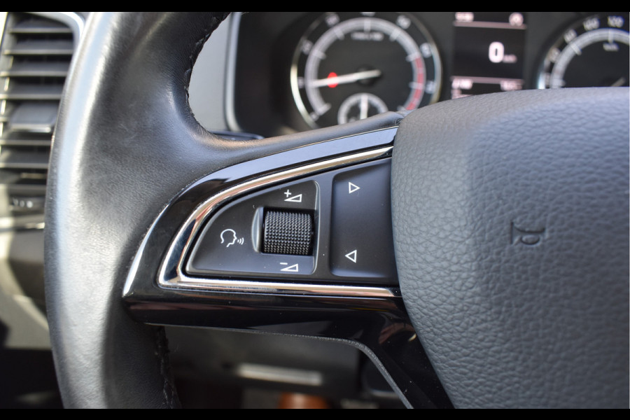Škoda Karoq 1.5 TSI ACT Ambition Business / Trekhaak / PDC v+a / Carplay / Navigatie