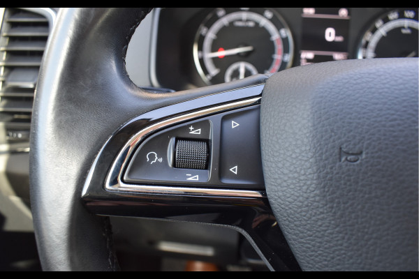 Škoda Karoq 1.5 TSI ACT Ambition Business / Trekhaak / PDC v+a / Carplay / Navigatie