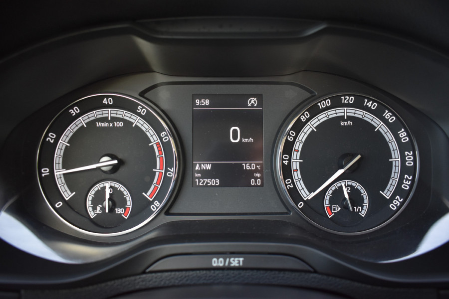 Škoda Karoq 1.5 TSI ACT Ambition Business / Trekhaak / PDC v+a / Carplay / Navigatie