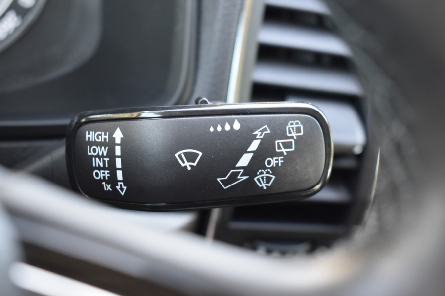Škoda Karoq 1.5 TSI ACT Ambition Business / Trekhaak / PDC v+a / Carplay / Navigatie