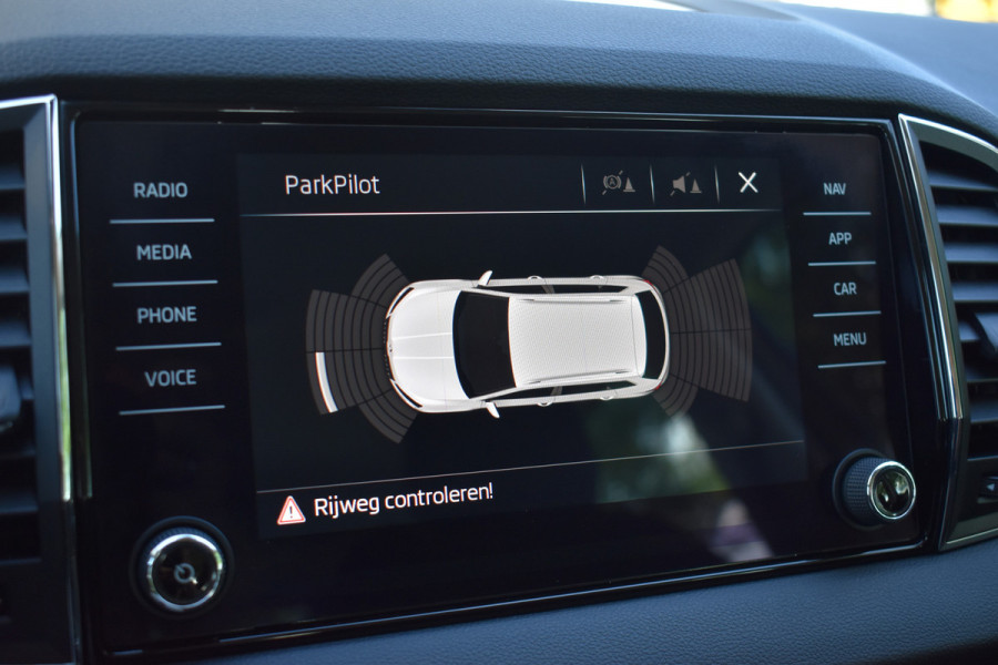 Škoda Karoq 1.5 TSI ACT Ambition Business / Trekhaak / PDC v+a / Carplay / Navigatie