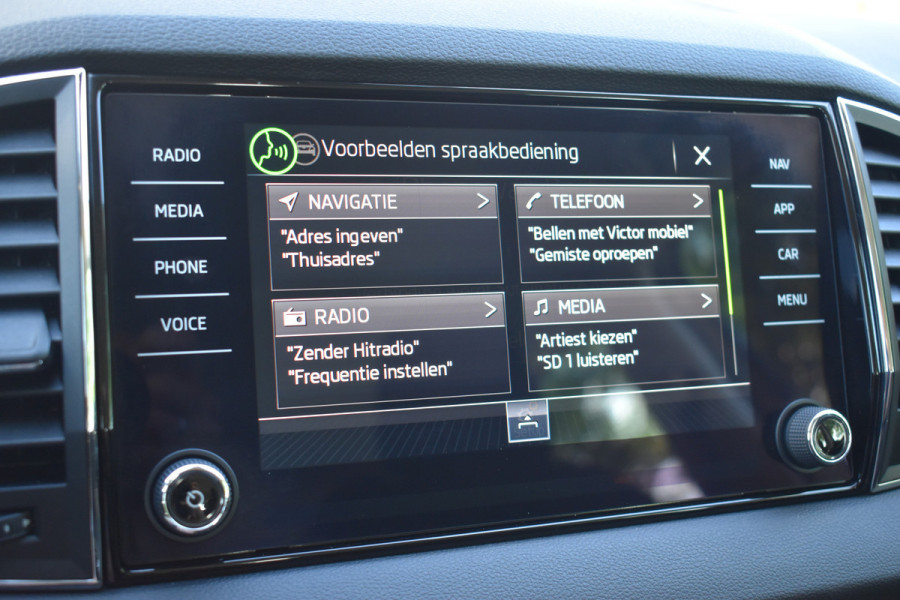 Škoda Karoq 1.5 TSI ACT Ambition Business / Trekhaak / PDC v+a / Carplay / Navigatie