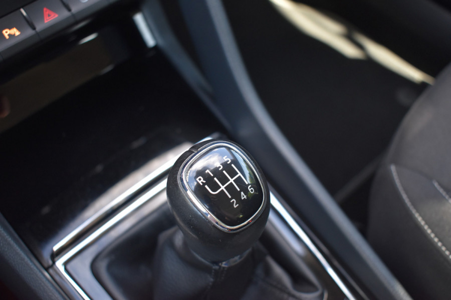 Škoda Karoq 1.5 TSI ACT Ambition Business / Trekhaak / PDC v+a / Carplay / Navigatie