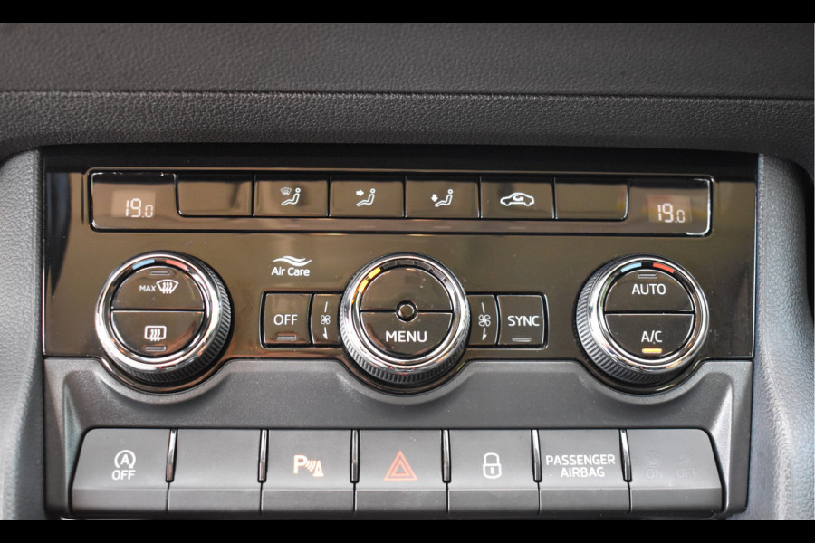 Škoda Karoq 1.5 TSI ACT Ambition Business / Trekhaak / PDC v+a / Carplay / Navigatie