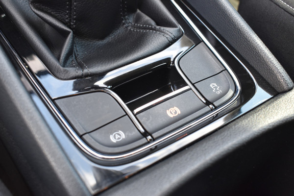 Škoda Karoq 1.5 TSI ACT Ambition Business / Trekhaak / PDC v+a / Carplay / Navigatie