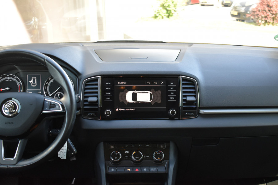 Škoda Karoq 1.5 TSI ACT Ambition Business / Trekhaak / PDC v+a / Carplay / Navigatie