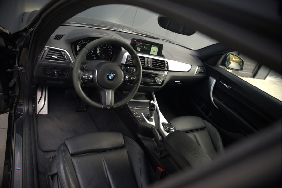 BMW 1-serie 118i High Executive M Sport | Stoelverwarming | Navigatie | Cruise Control | Keyless | LCI2 | Parkeersensoren | DAB | Shadow Line | M Sport Remmen | HIFI | LED