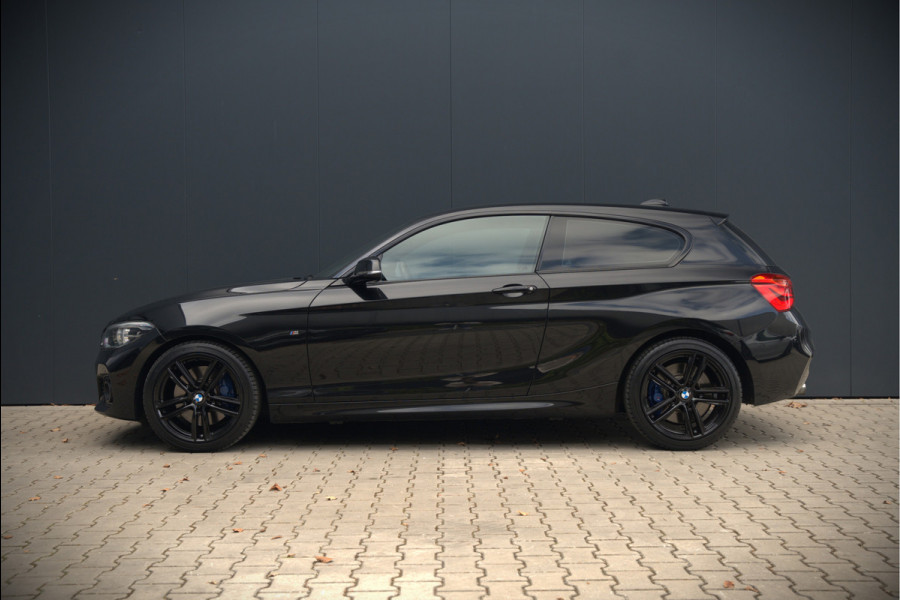 BMW 1-serie 118i High Executive M Sport | Stoelverwarming | Navigatie | Cruise Control | Keyless | LCI2 | Parkeersensoren | DAB | Shadow Line | M Sport Remmen | HIFI | LED