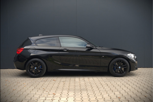BMW 1-serie 118i High Executive M Sport | Stoelverwarming | Navigatie | Cruise Control | Keyless | LCI2 | Parkeersensoren | DAB | Shadow Line | M Sport Remmen | HIFI | LED