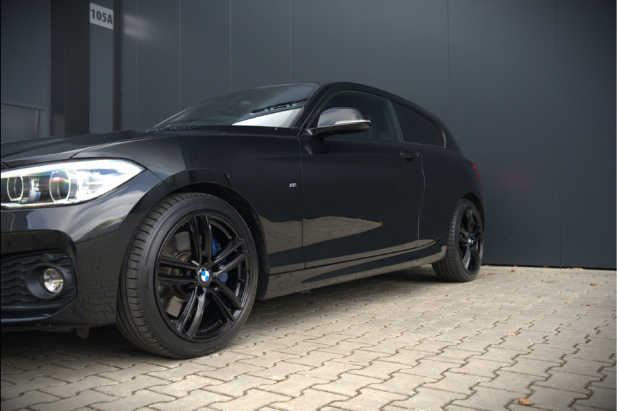 BMW 1-serie 118i High Executive M Sport | Stoelverwarming | Navigatie | Cruise Control | Keyless | LCI2 | Parkeersensoren | DAB | Shadow Line | M Sport Remmen | HIFI | LED