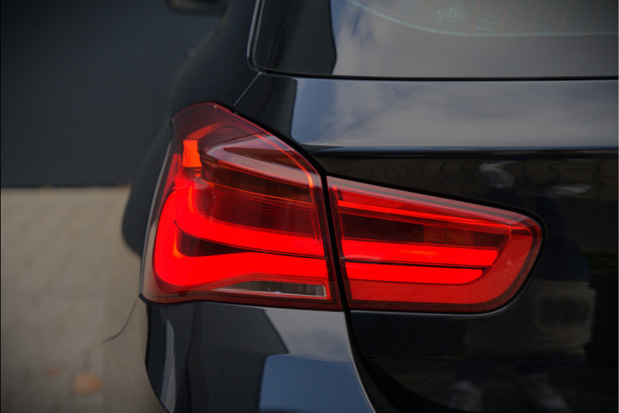 BMW 1-serie 118i High Executive M Sport | Stoelverwarming | Navigatie | Cruise Control | Keyless | LCI2 | Parkeersensoren | DAB | Shadow Line | M Sport Remmen | HIFI | LED