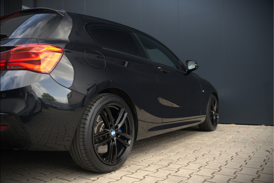 BMW 1-serie 118i High Executive M Sport | Stoelverwarming | Navigatie | Cruise Control | Keyless | LCI2 | Parkeersensoren | DAB | Shadow Line | M Sport Remmen | HIFI | LED