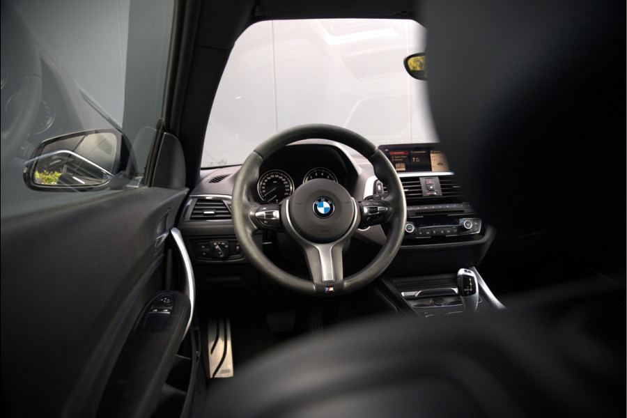 BMW 1-serie 118i High Executive M Sport | Stoelverwarming | Navigatie | Cruise Control | Keyless | LCI2 | Parkeersensoren | DAB | Shadow Line | M Sport Remmen | HIFI | LED