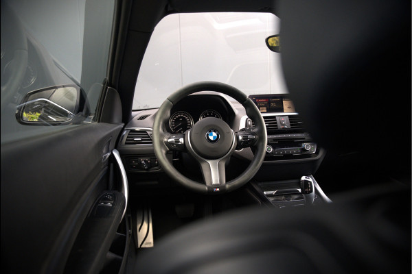 BMW 1-serie 118i High Executive M Sport | Stoelverwarming | Navigatie | Cruise Control | Keyless | LCI2 | Parkeersensoren | DAB | Shadow Line | M Sport Remmen | HIFI | LED
