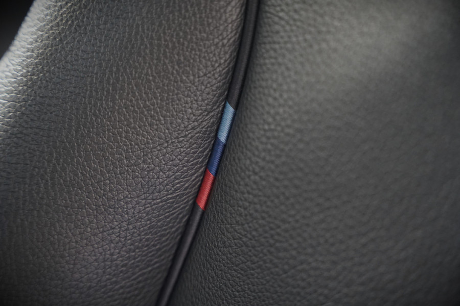 BMW 1-serie 118i High Executive M Sport | Stoelverwarming | Navigatie | Cruise Control | Keyless | LCI2 | Parkeersensoren | DAB | Shadow Line | M Sport Remmen | HIFI | LED