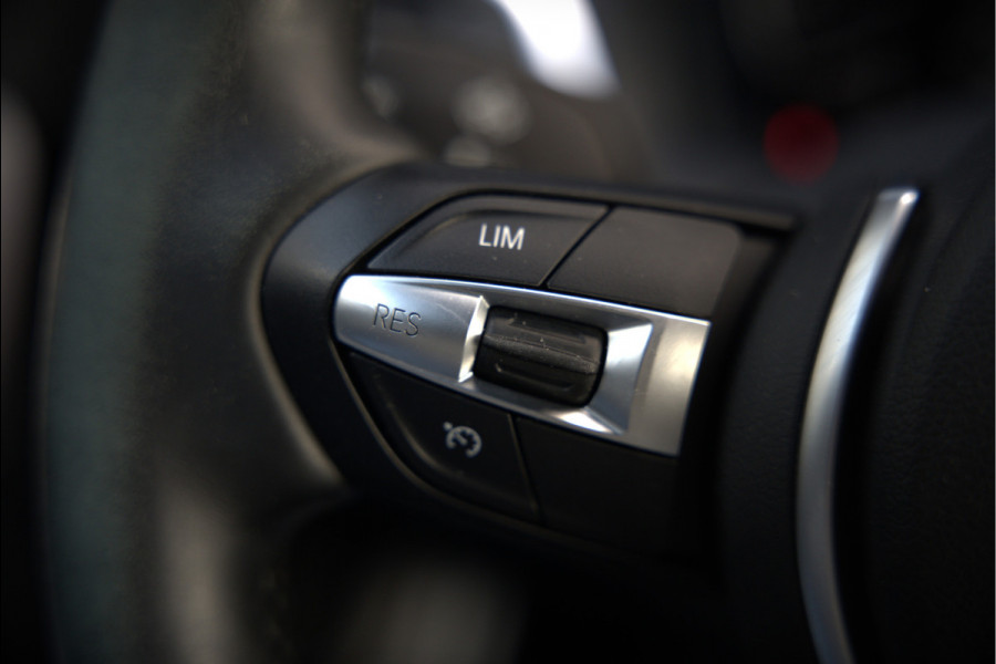 BMW 1-serie 118i High Executive M Sport | Stoelverwarming | Navigatie | Cruise Control | Keyless | LCI2 | Parkeersensoren | DAB | Shadow Line | M Sport Remmen | HIFI | LED