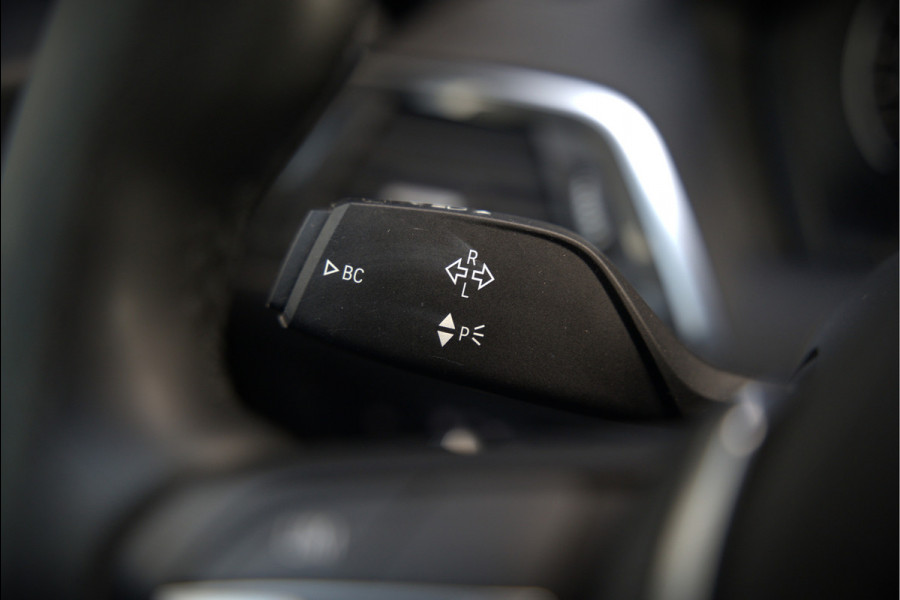 BMW 1-serie 118i High Executive M Sport | Stoelverwarming | Navigatie | Cruise Control | Keyless | LCI2 | Parkeersensoren | DAB | Shadow Line | M Sport Remmen | HIFI | LED