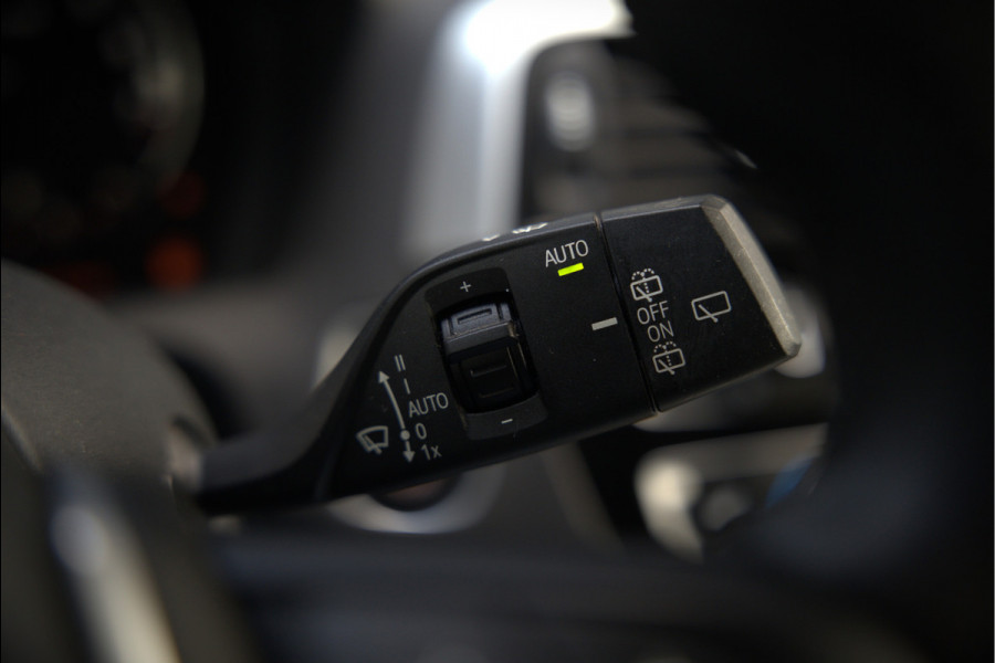 BMW 1-serie 118i High Executive M Sport | Stoelverwarming | Navigatie | Cruise Control | Keyless | LCI2 | Parkeersensoren | DAB | Shadow Line | M Sport Remmen | HIFI | LED