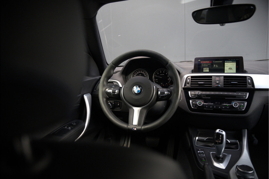BMW 1-serie 118i High Executive M Sport | Stoelverwarming | Navigatie | Cruise Control | Keyless | LCI2 | Parkeersensoren | DAB | Shadow Line | M Sport Remmen | HIFI | LED