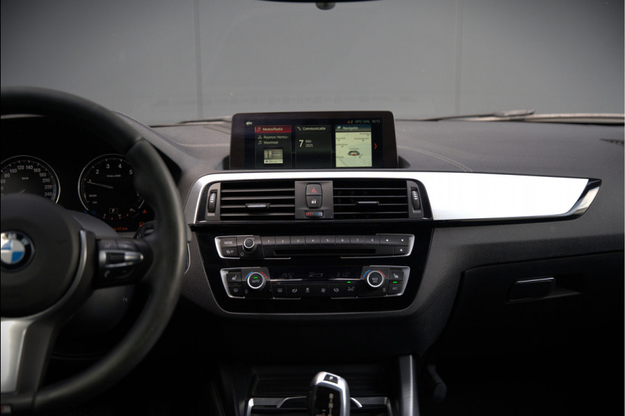 BMW 1-serie 118i High Executive M Sport | Stoelverwarming | Navigatie | Cruise Control | Keyless | LCI2 | Parkeersensoren | DAB | Shadow Line | M Sport Remmen | HIFI | LED