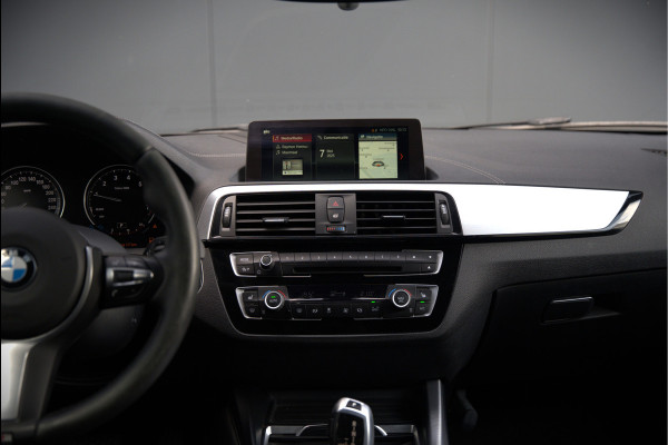 BMW 1-serie 118i High Executive M Sport | Stoelverwarming | Navigatie | Cruise Control | Keyless | LCI2 | Parkeersensoren | DAB | Shadow Line | M Sport Remmen | HIFI | LED