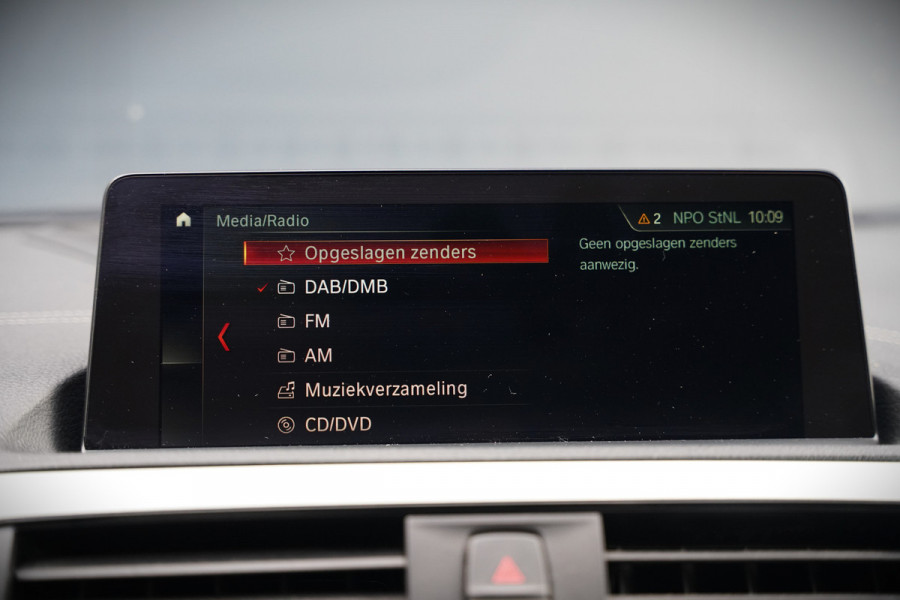 BMW 1-serie 118i High Executive M Sport | Stoelverwarming | Navigatie | Cruise Control | Keyless | LCI2 | Parkeersensoren | DAB | Shadow Line | M Sport Remmen | HIFI | LED