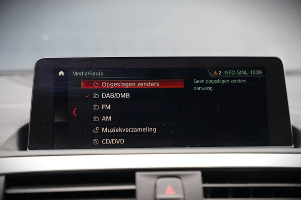 BMW 1-serie 118i High Executive M Sport | Stoelverwarming | Navigatie | Cruise Control | Keyless | LCI2 | Parkeersensoren | DAB | Shadow Line | M Sport Remmen | HIFI | LED