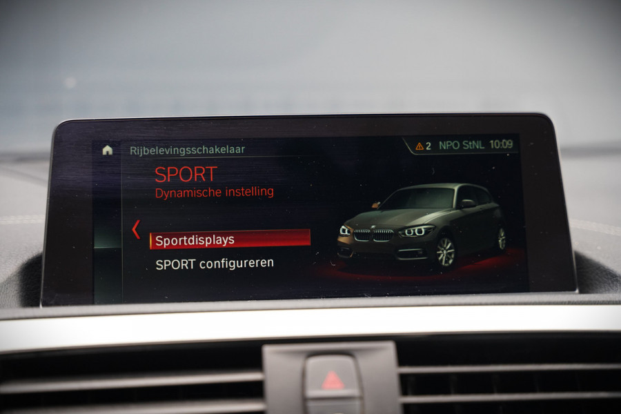 BMW 1-serie 118i High Executive M Sport | Stoelverwarming | Navigatie | Cruise Control | Keyless | LCI2 | Parkeersensoren | DAB | Shadow Line | M Sport Remmen | HIFI | LED
