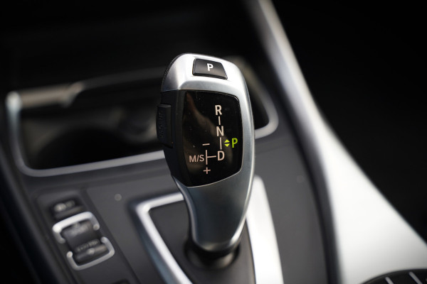 BMW 1-serie 118i High Executive M Sport | Stoelverwarming | Navigatie | Cruise Control | Keyless | LCI2 | Parkeersensoren | DAB | Shadow Line | M Sport Remmen | HIFI | LED