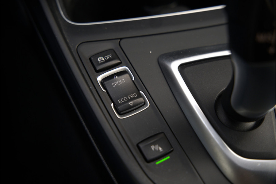 BMW 1-serie 118i High Executive M Sport | Stoelverwarming | Navigatie | Cruise Control | Keyless | LCI2 | Parkeersensoren | DAB | Shadow Line | M Sport Remmen | HIFI | LED