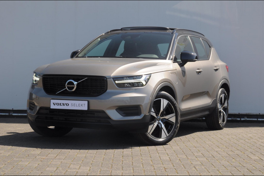 Volvo XC40 T4 211PK Automaat R-design / Adaptieve cruise control / Panoramadak / Keyless entry / Stoel - en stuurwielverwarming / Elektrische achterklep / Apple carplay /parkeersensoren met camera / Elektrische stoelen