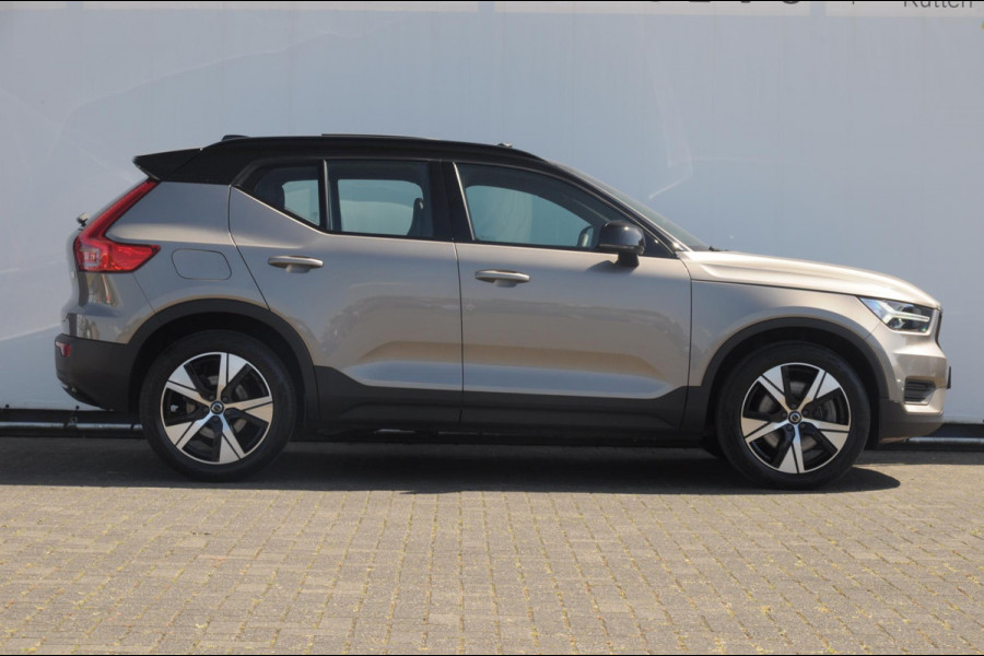 Volvo XC40 T4 211PK Automaat R-design / Adaptieve cruise control / Panoramadak / Keyless entry / Stoel - en stuurwielverwarming / Elektrische achterklep / Apple carplay /parkeersensoren met camera / Elektrische stoelen