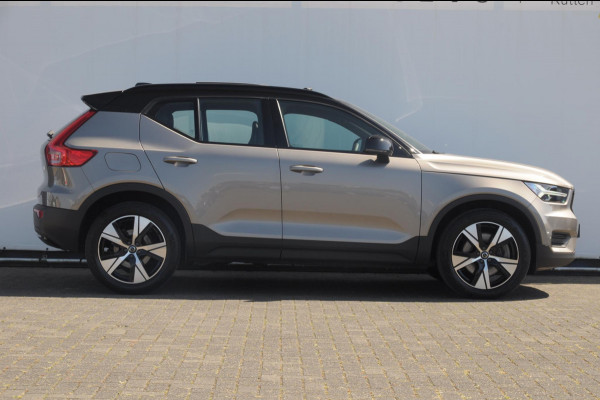 Volvo XC40 T4 211PK Automaat R-design / Adaptieve cruise control / Panoramadak / Keyless entry / Stoel - en stuurwielverwarming / Elektrische achterklep / Apple carplay /parkeersensoren met camera / Elektrische stoelen
