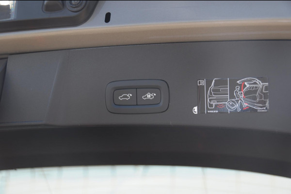 Volvo XC40 T4 211PK Automaat R-design / Adaptieve cruise control / Panoramadak / Keyless entry / Stoel - en stuurwielverwarming / Elektrische achterklep / Apple carplay /parkeersensoren met camera / Elektrische stoelen