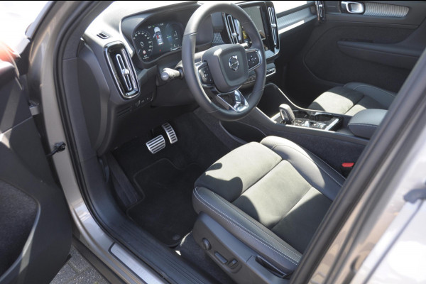 Volvo XC40 T4 211PK Automaat R-design / Adaptieve cruise control / Panoramadak / Keyless entry / Stoel - en stuurwielverwarming / Elektrische achterklep / Apple carplay /parkeersensoren met camera / Elektrische stoelen