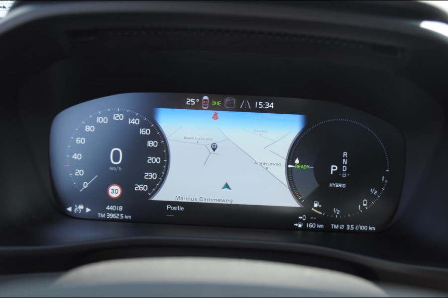 Volvo XC40 T4 211PK Automaat R-design / Adaptieve cruise control / Panoramadak / Keyless entry / Stoel - en stuurwielverwarming / Elektrische achterklep / Apple carplay /parkeersensoren met camera / Elektrische stoelen