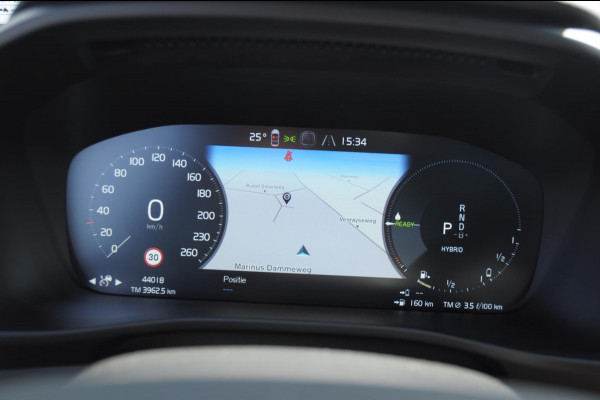 Volvo XC40 T4 211PK Automaat R-design / Adaptieve cruise control / Panoramadak / Keyless entry / Stoel - en stuurwielverwarming / Elektrische achterklep / Apple carplay /parkeersensoren met camera / Elektrische stoelen