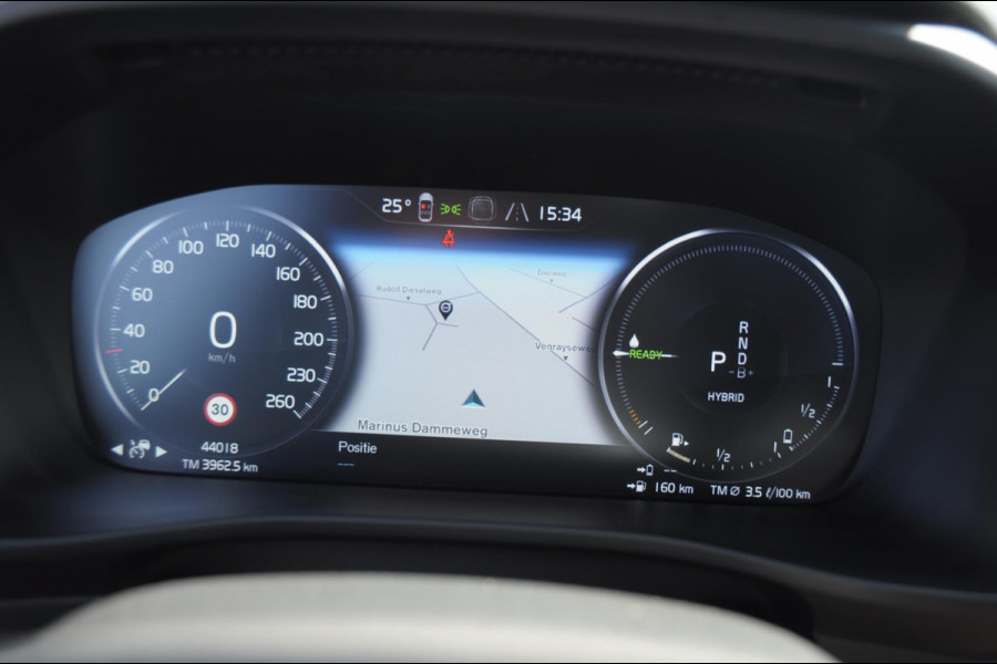 Volvo XC40 T4 211PK Automaat R-design / Adaptieve cruise control / Panoramadak / Keyless entry / Stoel - en stuurwielverwarming / Elektrische achterklep / Apple carplay /parkeersensoren met camera / Elektrische stoelen