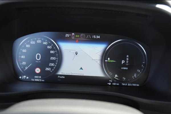 Volvo XC40 T4 211PK Automaat R-design / Adaptieve cruise control / Panoramadak / Keyless entry / Stoel - en stuurwielverwarming / Elektrische achterklep / Apple carplay /parkeersensoren met camera / Elektrische stoelen