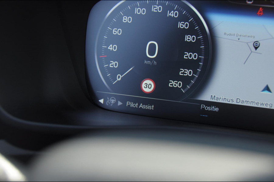 Volvo XC40 T4 211PK Automaat R-design / Adaptieve cruise control / Panoramadak / Keyless entry / Stoel - en stuurwielverwarming / Elektrische achterklep / Apple carplay /parkeersensoren met camera / Elektrische stoelen