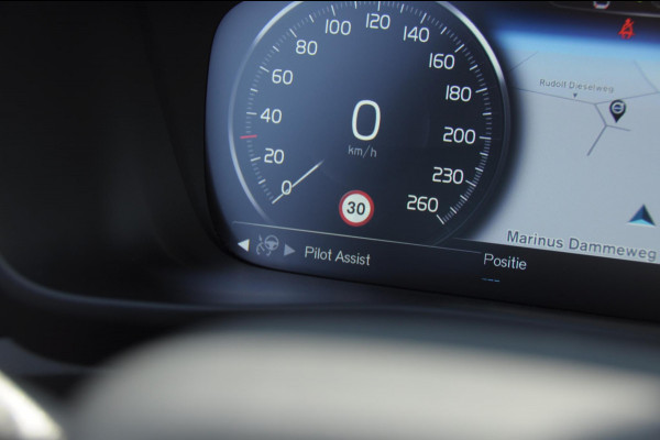 Volvo XC40 T4 211PK Automaat R-design / Adaptieve cruise control / Panoramadak / Keyless entry / Stoel - en stuurwielverwarming / Elektrische achterklep / Apple carplay /parkeersensoren met camera / Elektrische stoelen
